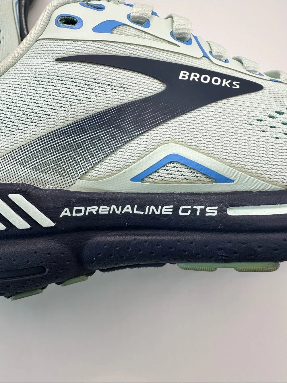 Brooks Adrenaline GTS 23 Women’s Size 8.5 B Running Shoes Blue Glass/ Marina